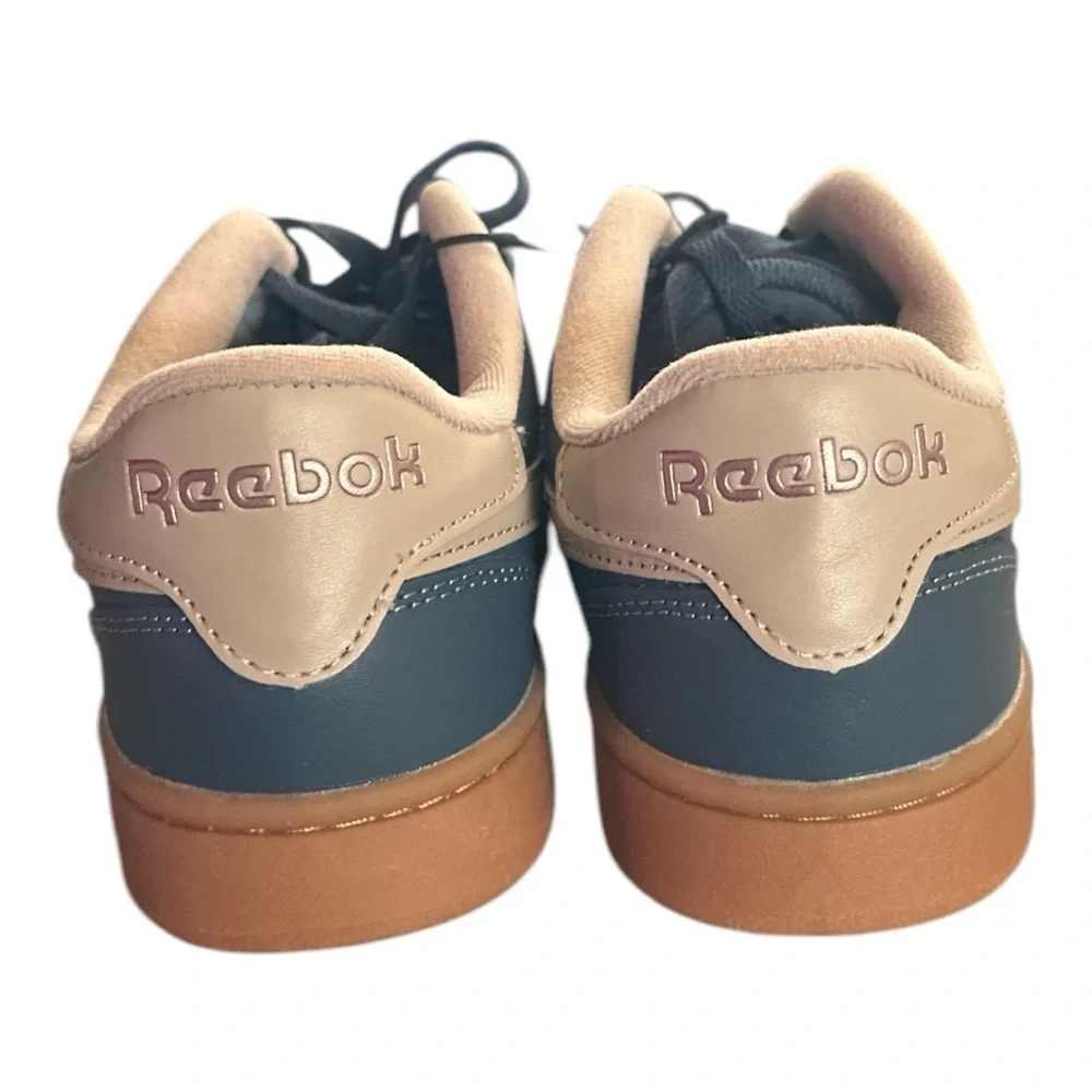 NWB Reebok Forte Lounge women’s Navy and Tan Sneakers SZ WNS 8